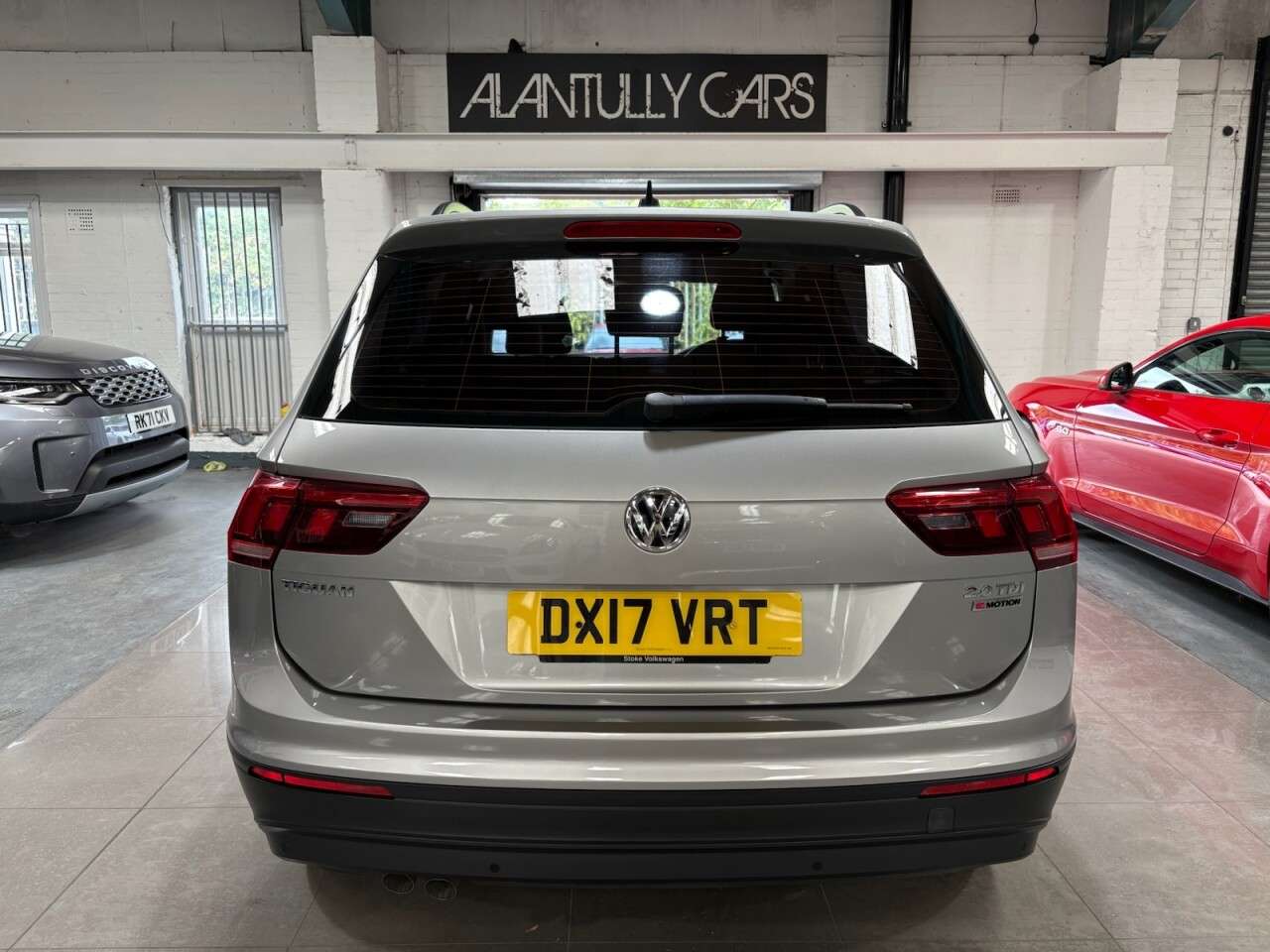 A 2017 VOLKSWAGEN TIGUAN 2.0 TDI BlueMotion Tech S SUV 5dr Diesel DSG 4Motion Euro 6 (s/s) (150 ps) A 2017 VOLKSWAGEN TIGUAN 2.0 TDI BlueMotion Tech S SUV 5dr Diesel DSG 4Motion Euro 6 (s/s) (150 ps)
