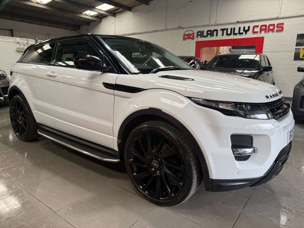 A 2015 LAND ROVER RANGE ROVER EVOQUE 2.2 SD4 Dynamic Coupe 3dr Diesel Auto 4WD Euro 5 (s/s) (190 ps) A 2015 LAND ROVER RANGE ROVER EVOQUE 2.2 SD4 Dynamic Coupe 3dr Diesel Auto 4WD Euro 5 (s/s) (190 ps)