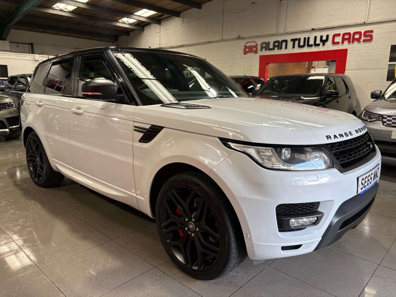 A 2015 LAND ROVER RANGE ROVER SPORT 3.0 SD V6 HSE SUV 5dr Diesel Auto 4WD Euro 6 (s/s) (306 ps) A 2015 LAND ROVER RANGE ROVER SPORT 3.0 SD V6 HSE SUV 5dr Diesel Auto 4WD Euro 6 (s/s) (306 ps)