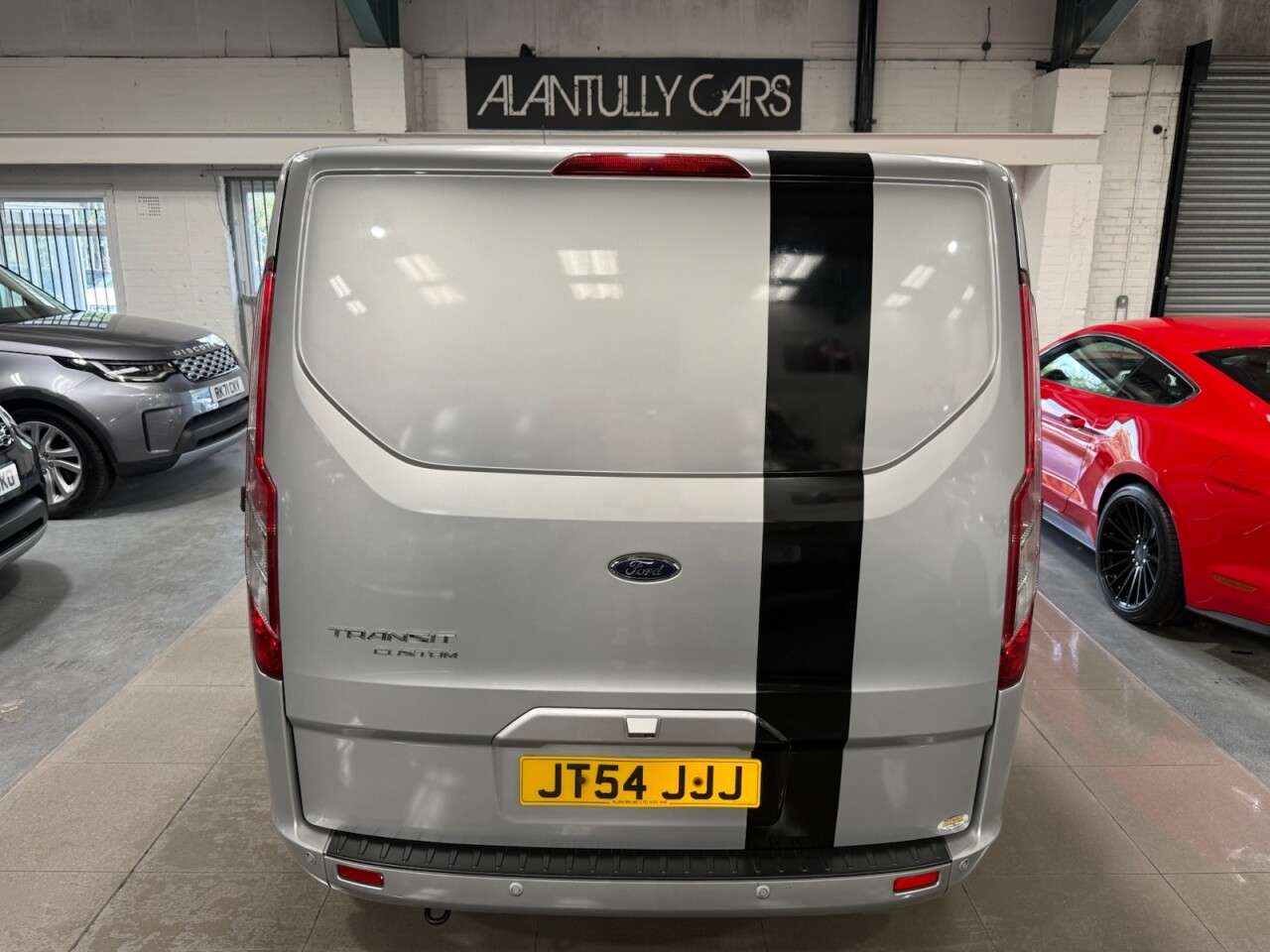 A 2017 FORD TRANSIT CUSTOM 2.0 TDCi 290 Limited Combi Van 6dr Diesel Automatic L1 H1 (165 g/km, 168 bh A 2017 FORD TRANSIT CUSTOM 2.0 TDCi 290 Limited Combi Van 6dr Diesel Automatic L1 H1 (165 g/km, 168 bh