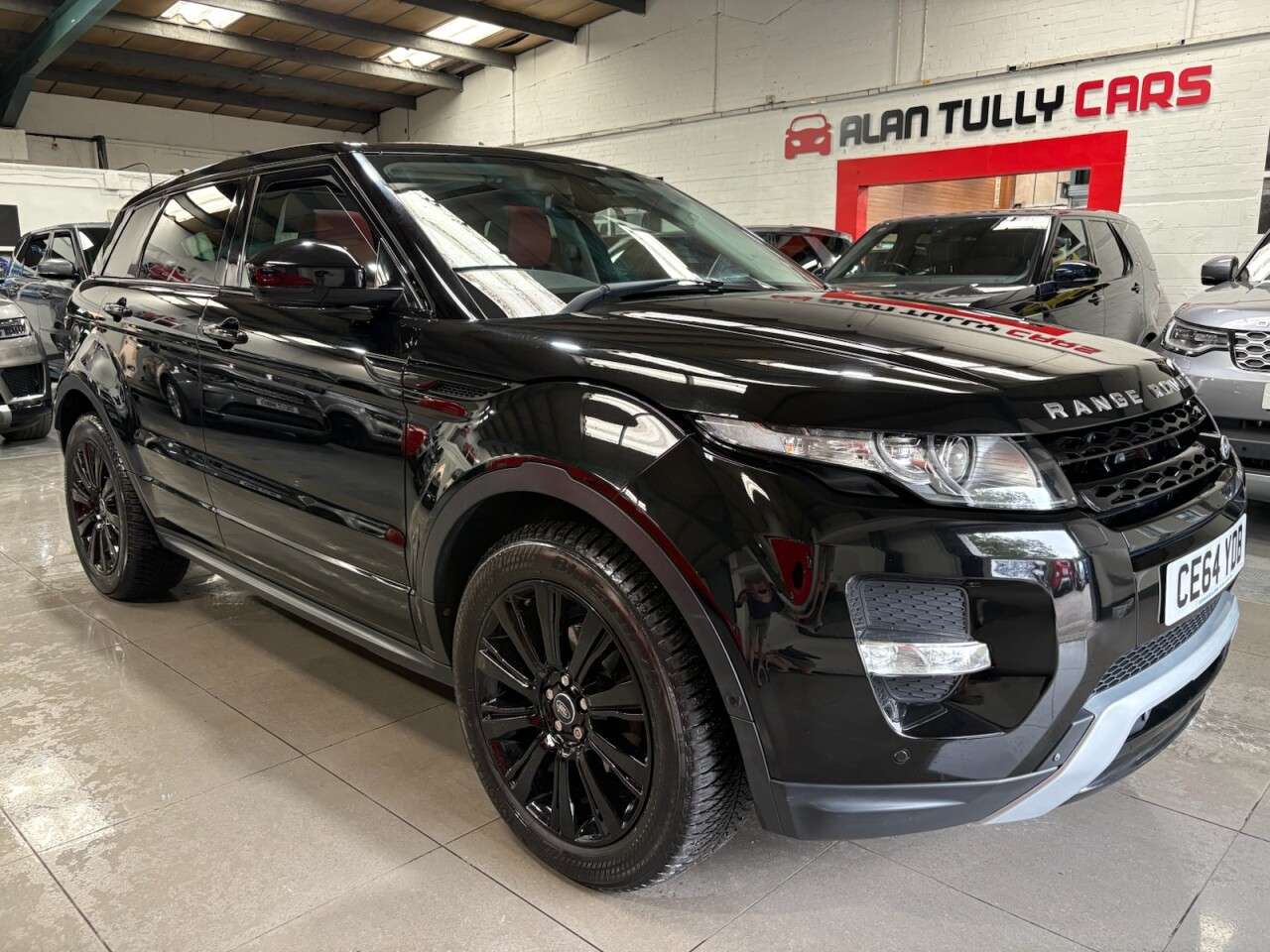 A 2014 LAND ROVER RANGE ROVER EVOQUE 2.2 SD4 Dynamic SUV 5dr Diesel Auto 4WD Euro 5 (s/s) (190 ps) A 2014 LAND ROVER RANGE ROVER EVOQUE 2.2 SD4 Dynamic SUV 5dr Diesel Auto 4WD Euro 5 (s/s) (190 ps)