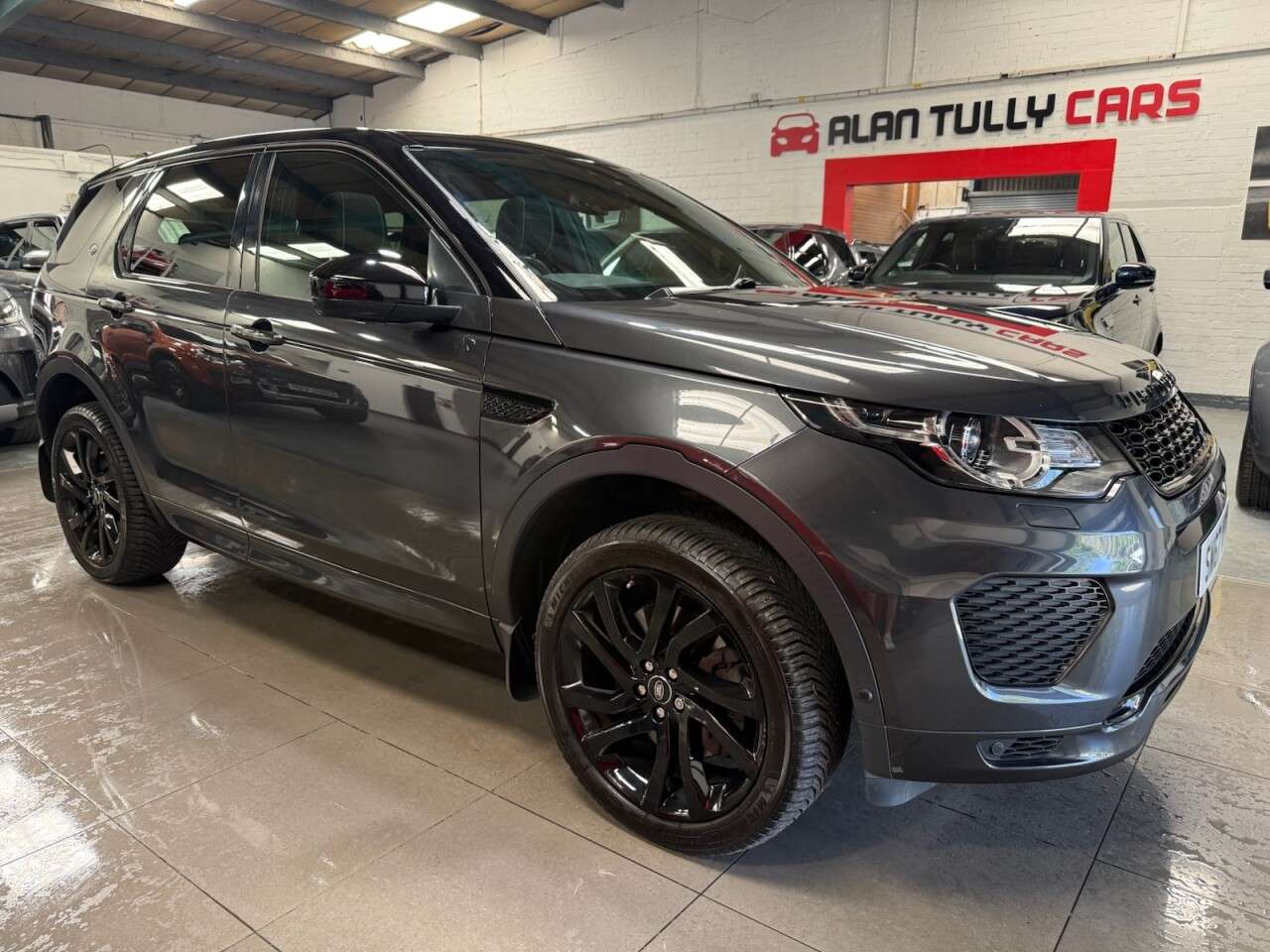 A 2017 LAND ROVER DISCOVERY SPORT 2.0 Si4 HSE Dynamic Lux SUV 5dr Petrol Auto 4WD Euro 6 (s/s) (290 bhp) ONE A 2017 LAND ROVER DISCOVERY SPORT 2.0 Si4 HSE Dynamic Lux SUV 5dr Petrol Auto 4WD Euro 6 (s/s) (290 bhp) ONE