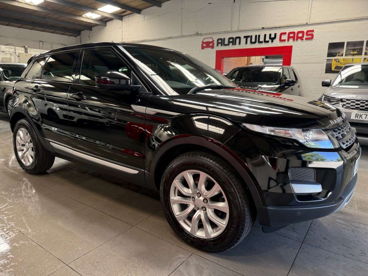 A 2015 LAND ROVER RANGE ROVER EVOQUE 2.2 SD4 Pure Tech SUV 5dr Diesel Auto 4WD Euro 5 (s/s) (190 ps) A 2015 LAND ROVER RANGE ROVER EVOQUE 2.2 SD4 Pure Tech SUV 5dr Diesel Auto 4WD Euro 5 (s/s) (190 ps)
