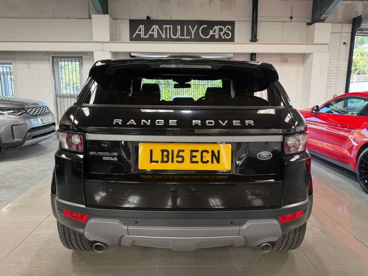 A 2015 LAND ROVER RANGE ROVER EVOQUE 2.2 SD4 Pure Tech SUV 5dr Diesel Auto 4WD Euro 5 (s/s) (190 ps) A 2015 LAND ROVER RANGE ROVER EVOQUE 2.2 SD4 Pure Tech SUV 5dr Diesel Auto 4WD Euro 5 (s/s) (190 ps)