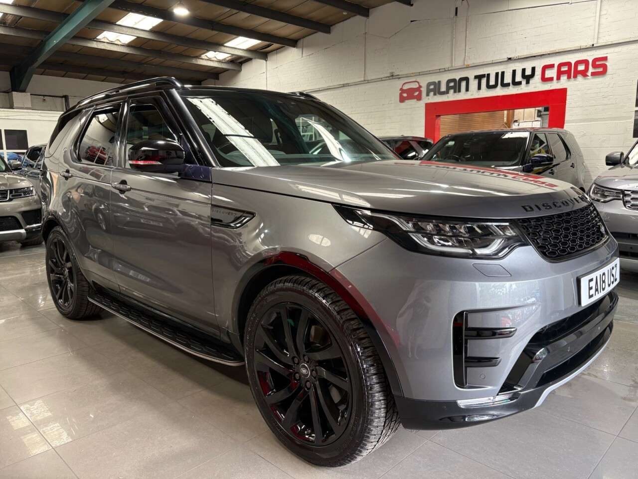 A 2018 LAND ROVER DISCOVERY 3.0 TD V6 HSE Luxury SUV 5dr Diesel Auto 4WD Euro 6 (s/s) (258 ps) A 2018 LAND ROVER DISCOVERY 3.0 TD V6 HSE Luxury SUV 5dr Diesel Auto 4WD Euro 6 (s/s) (258 ps)