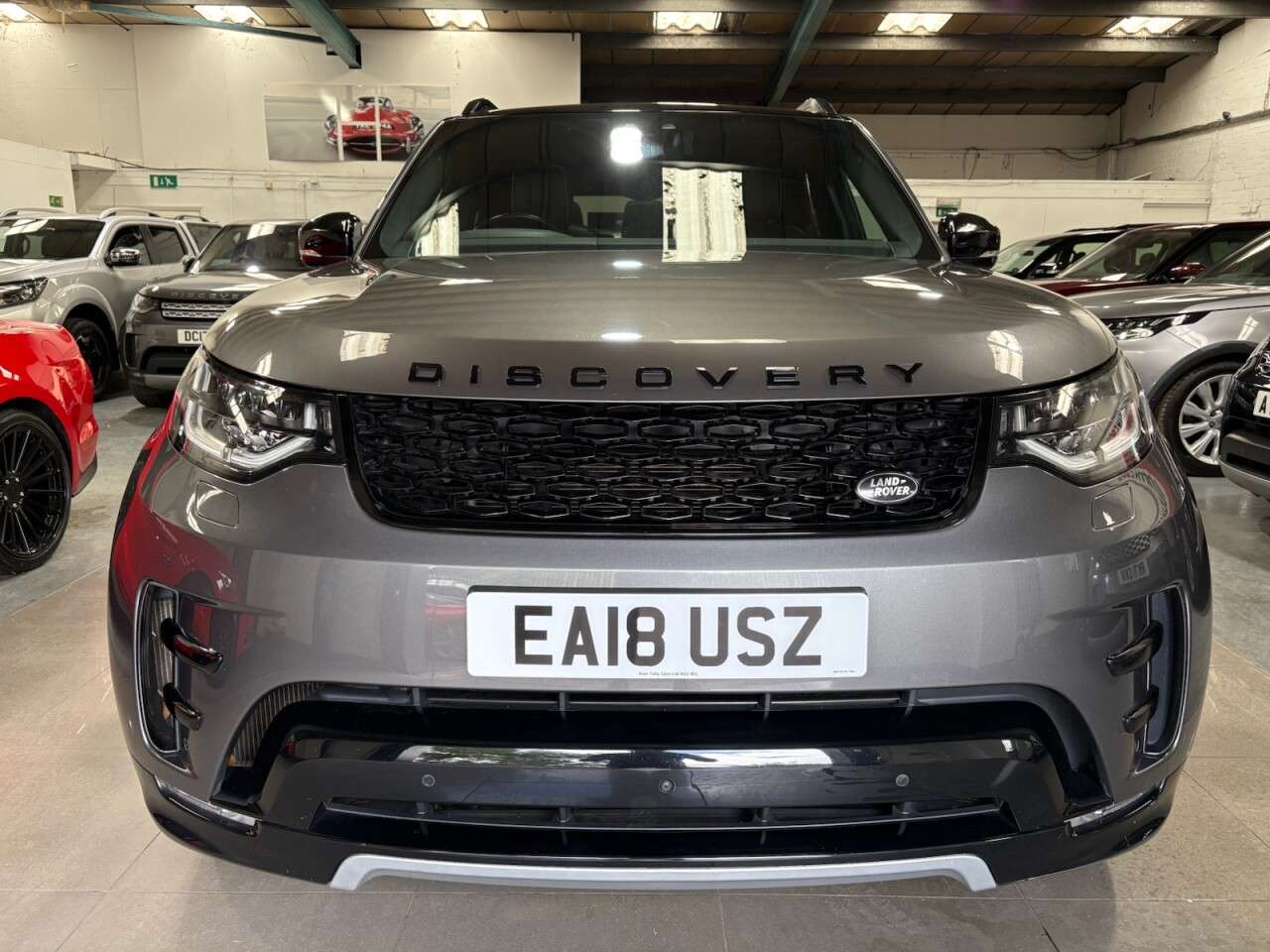 A 2018 LAND ROVER DISCOVERY 3.0 TD V6 HSE Luxury SUV 5dr Diesel Auto 4WD Euro 6 (s/s) (258 ps) A 2018 LAND ROVER DISCOVERY 3.0 TD V6 HSE Luxury SUV 5dr Diesel Auto 4WD Euro 6 (s/s) (258 ps)