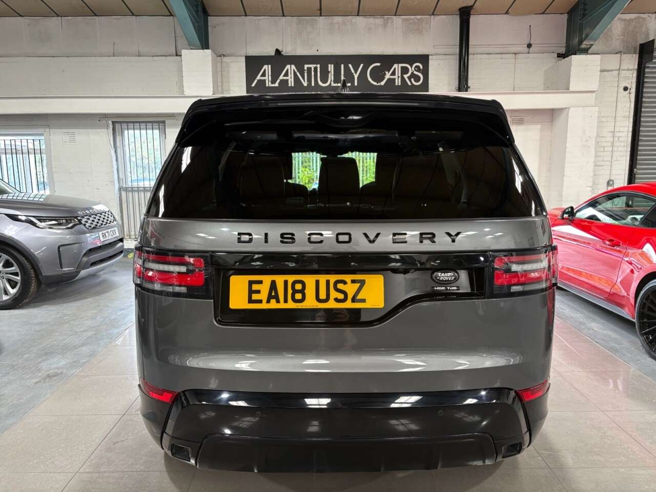 A 2018 LAND ROVER DISCOVERY 3.0 TD V6 HSE Luxury SUV 5dr Diesel Auto 4WD Euro 6 (s/s) (258 ps) A 2018 LAND ROVER DISCOVERY 3.0 TD V6 HSE Luxury SUV 5dr Diesel Auto 4WD Euro 6 (s/s) (258 ps)