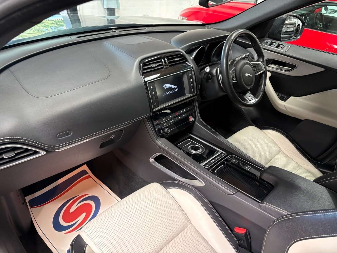 2018 JAGUAR F-PACE 2018 JAGUAR F-PACE