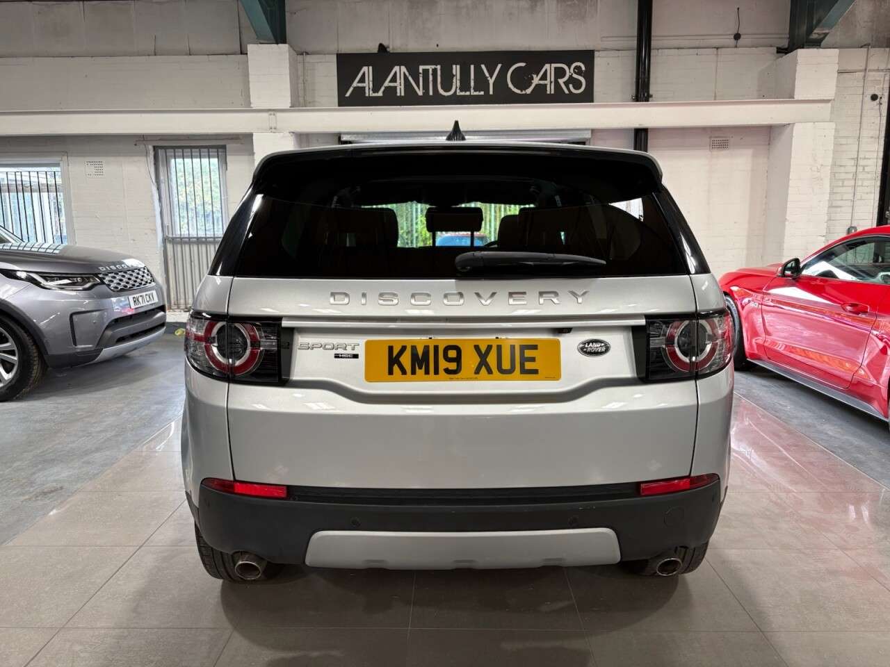A 2019 LAND ROVER DISCOVERY SPORT 2.0 Si4 HSE Luxury SUV 5dr Petrol Auto 4WD Euro 6 (s/s) (240 ps) A 2019 LAND ROVER DISCOVERY SPORT 2.0 Si4 HSE Luxury SUV 5dr Petrol Auto 4WD Euro 6 (s/s) (240 ps)