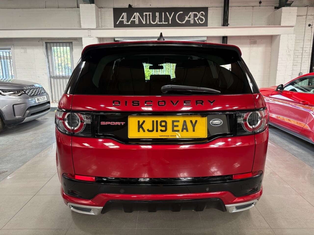A 2019 LAND ROVER DISCOVERY SPORT 2.0 Si4 HSE Dynamic Lux SUV 5dr Petrol Auto 4WD Euro 6 (s/s) (290 bhp) A 2019 LAND ROVER DISCOVERY SPORT 2.0 Si4 HSE Dynamic Lux SUV 5dr Petrol Auto 4WD Euro 6 (s/s) (290 bhp)