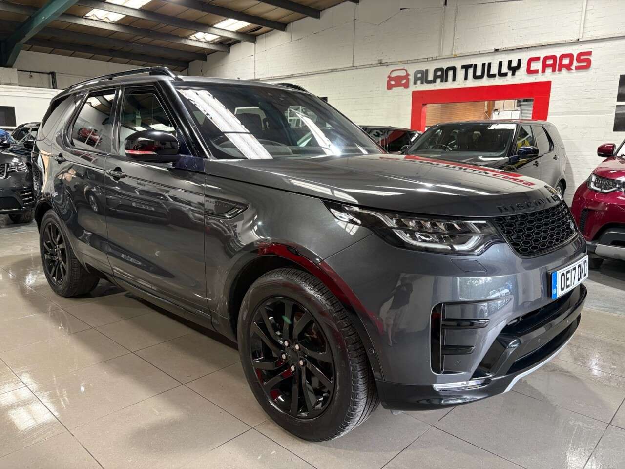 A 2017 LAND ROVER DISCOVERY 3.0 TD V6 HSE Luxury SUV 5dr Diesel Auto 4WD Euro 6 (s/s) (258 ps) A 2017 LAND ROVER DISCOVERY 3.0 TD V6 HSE Luxury SUV 5dr Diesel Auto 4WD Euro 6 (s/s) (258 ps)
