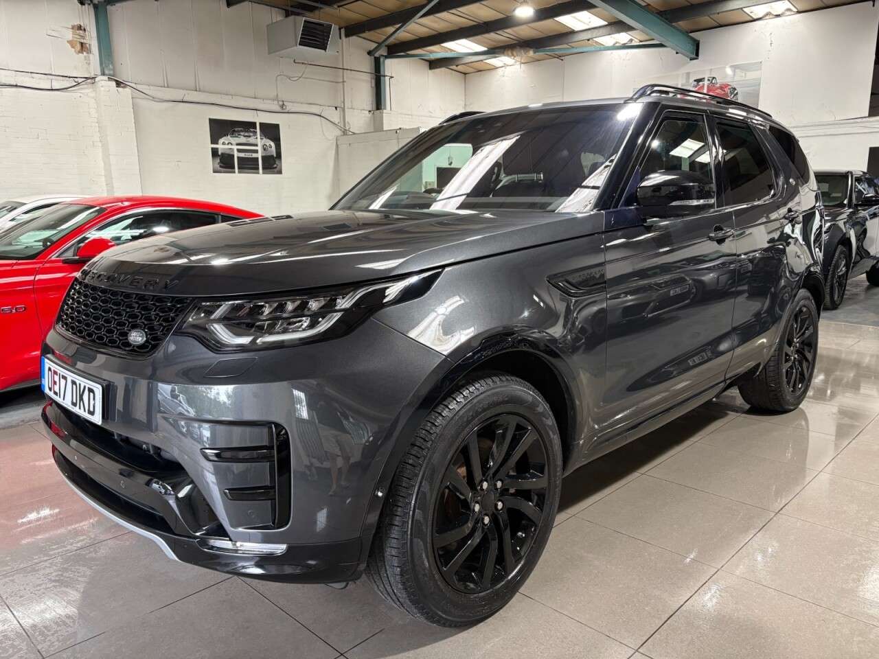 A 2017 LAND ROVER DISCOVERY 3.0 TD V6 HSE Luxury SUV 5dr Diesel Auto 4WD Euro 6 (s/s) (258 ps) A 2017 LAND ROVER DISCOVERY 3.0 TD V6 HSE Luxury SUV 5dr Diesel Auto 4WD Euro 6 (s/s) (258 ps)