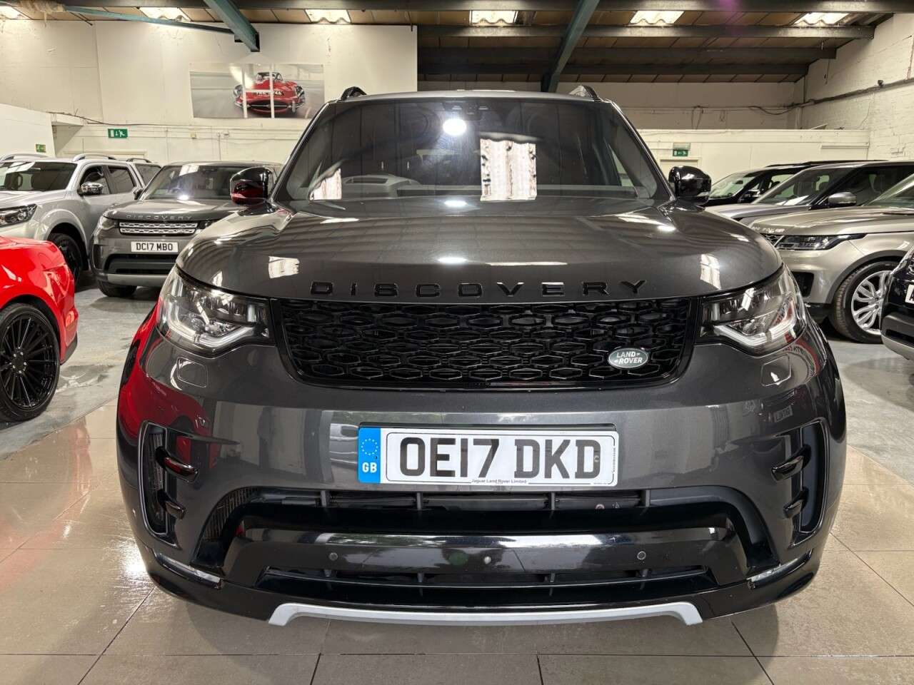 A 2017 LAND ROVER DISCOVERY 3.0 TD V6 HSE Luxury SUV 5dr Diesel Auto 4WD Euro 6 (s/s) (258 ps) A 2017 LAND ROVER DISCOVERY 3.0 TD V6 HSE Luxury SUV 5dr Diesel Auto 4WD Euro 6 (s/s) (258 ps)