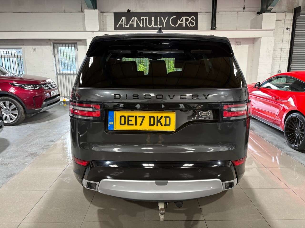 A 2017 LAND ROVER DISCOVERY 3.0 TD V6 HSE Luxury SUV 5dr Diesel Auto 4WD Euro 6 (s/s) (258 ps) A 2017 LAND ROVER DISCOVERY 3.0 TD V6 HSE Luxury SUV 5dr Diesel Auto 4WD Euro 6 (s/s) (258 ps)