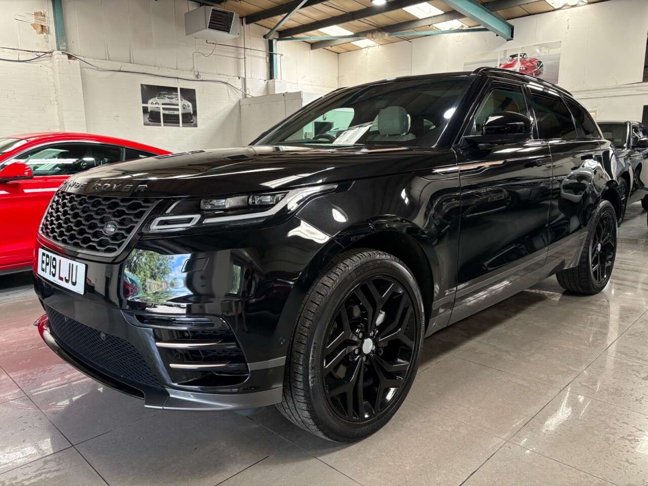 A 2019 LAND ROVER RANGE ROVER VELAR 2.0 P250 R-Dynamic SE SUV 5dr Petrol Auto 4WD Euro 6 (s/s) (250 ps) A 2019 LAND ROVER RANGE ROVER VELAR 2.0 P250 R-Dynamic SE SUV 5dr Petrol Auto 4WD Euro 6 (s/s) (250 ps)