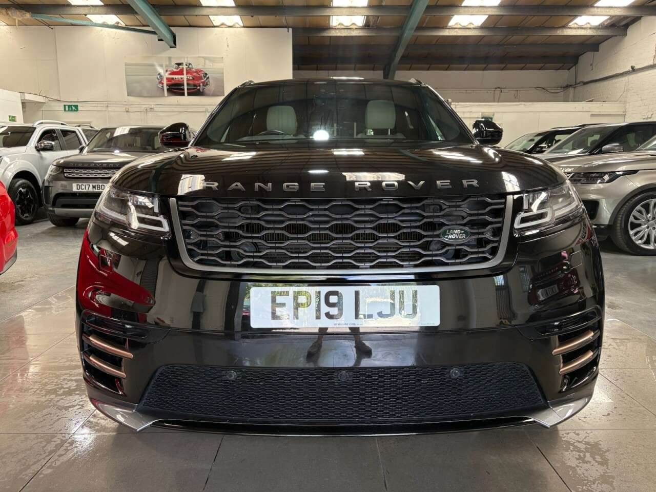 A 2019 LAND ROVER RANGE ROVER VELAR 2.0 P250 R-Dynamic SE SUV 5dr Petrol Auto 4WD Euro 6 (s/s) (250 ps) A 2019 LAND ROVER RANGE ROVER VELAR 2.0 P250 R-Dynamic SE SUV 5dr Petrol Auto 4WD Euro 6 (s/s) (250 ps)