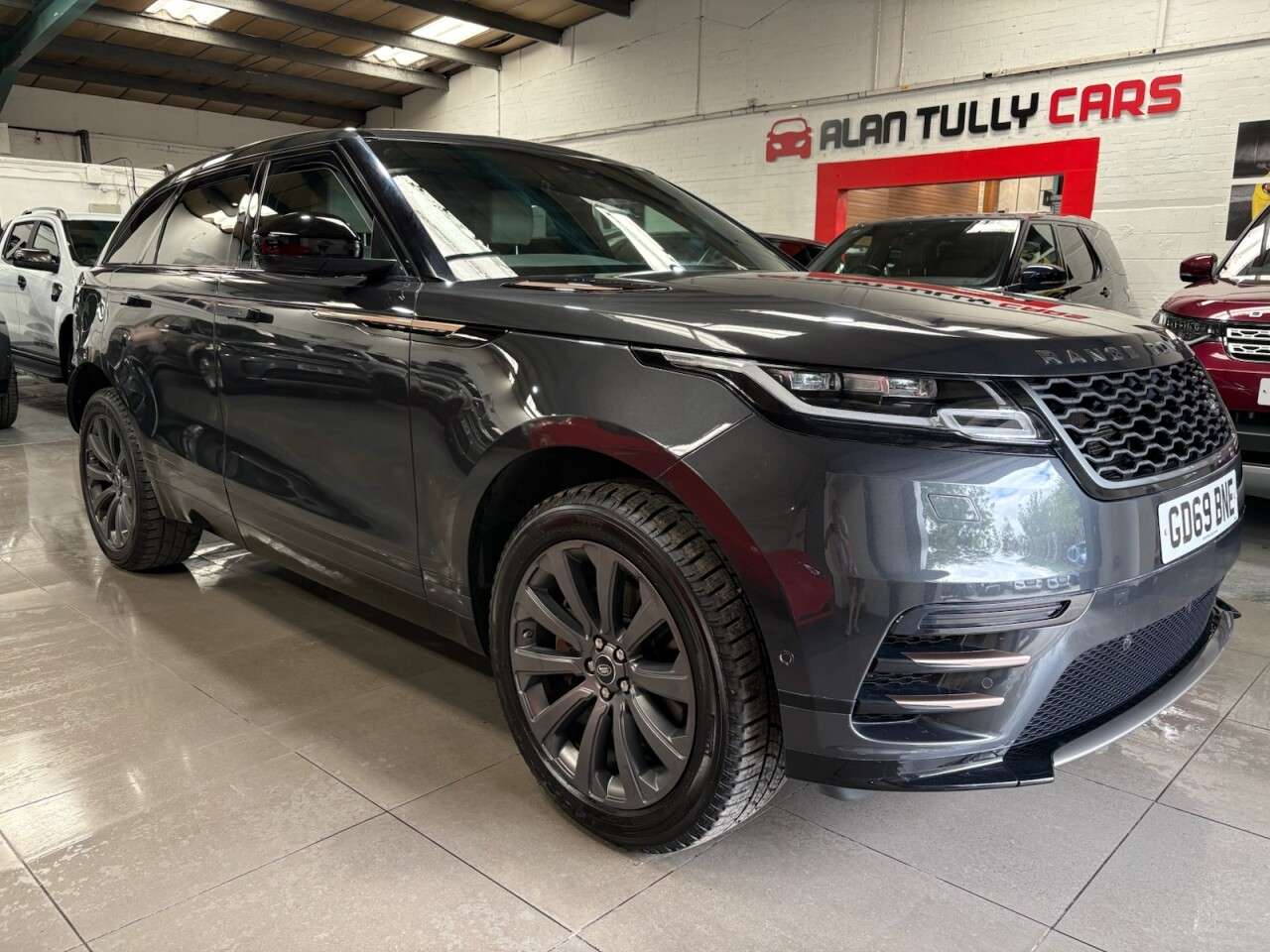 A 2020 LAND ROVER RANGE ROVER VELAR 3.0 D300 R-Dynamic SE SUV 5dr Diesel Auto 4WD Euro 6 (s/s) (300 ps) A 2020 LAND ROVER RANGE ROVER VELAR 3.0 D300 R-Dynamic SE SUV 5dr Diesel Auto 4WD Euro 6 (s/s) (300 ps)