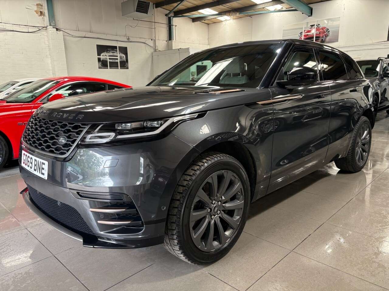 A 2020 LAND ROVER RANGE ROVER VELAR 3.0 D300 R-Dynamic SE SUV 5dr Diesel Auto 4WD Euro 6 (s/s) (300 ps) A 2020 LAND ROVER RANGE ROVER VELAR 3.0 D300 R-Dynamic SE SUV 5dr Diesel Auto 4WD Euro 6 (s/s) (300 ps)