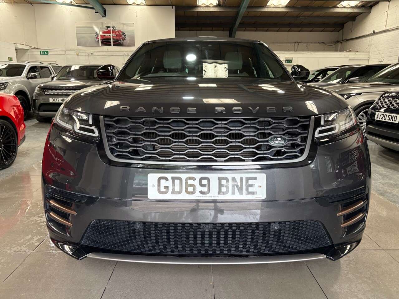 A 2020 LAND ROVER RANGE ROVER VELAR 3.0 D300 R-Dynamic SE SUV 5dr Diesel Auto 4WD Euro 6 (s/s) (300 ps) A 2020 LAND ROVER RANGE ROVER VELAR 3.0 D300 R-Dynamic SE SUV 5dr Diesel Auto 4WD Euro 6 (s/s) (300 ps)