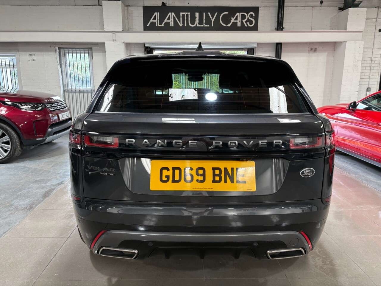 A 2020 LAND ROVER RANGE ROVER VELAR 3.0 D300 R-Dynamic SE SUV 5dr Diesel Auto 4WD Euro 6 (s/s) (300 ps) A 2020 LAND ROVER RANGE ROVER VELAR 3.0 D300 R-Dynamic SE SUV 5dr Diesel Auto 4WD Euro 6 (s/s) (300 ps)