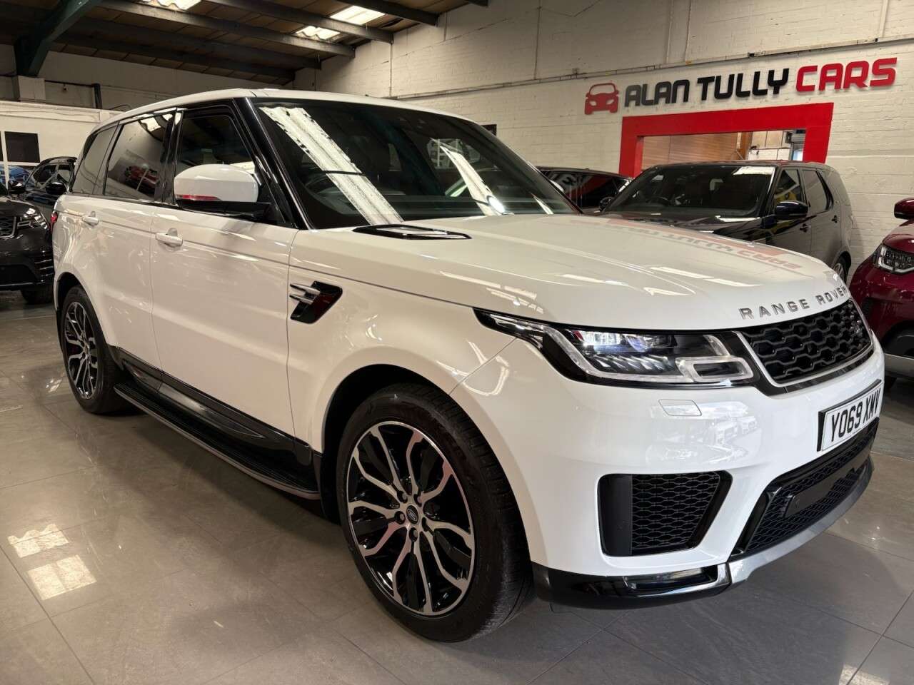 A 2020 LAND ROVER RANGE ROVER SPORT 3.0 SD V6 HSE SUV 5dr Diesel Auto 4WD Euro 6 (s/s) (306 ps) A 2020 LAND ROVER RANGE ROVER SPORT 3.0 SD V6 HSE SUV 5dr Diesel Auto 4WD Euro 6 (s/s) (306 ps)
