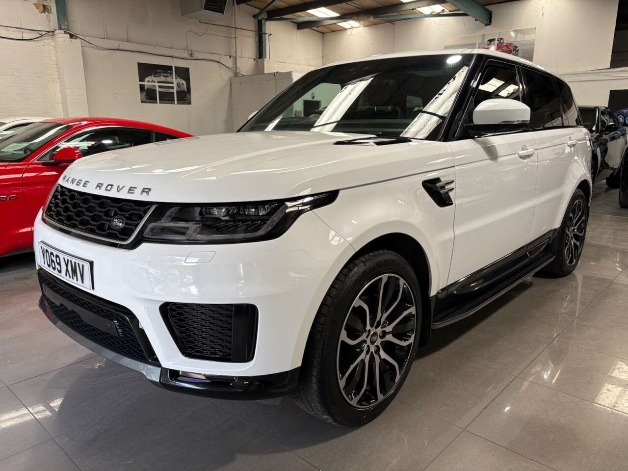 A 2020 LAND ROVER RANGE ROVER SPORT 3.0 SD V6 HSE SUV 5dr Diesel Auto 4WD Euro 6 (s/s) (306 ps) A 2020 LAND ROVER RANGE ROVER SPORT 3.0 SD V6 HSE SUV 5dr Diesel Auto 4WD Euro 6 (s/s) (306 ps)