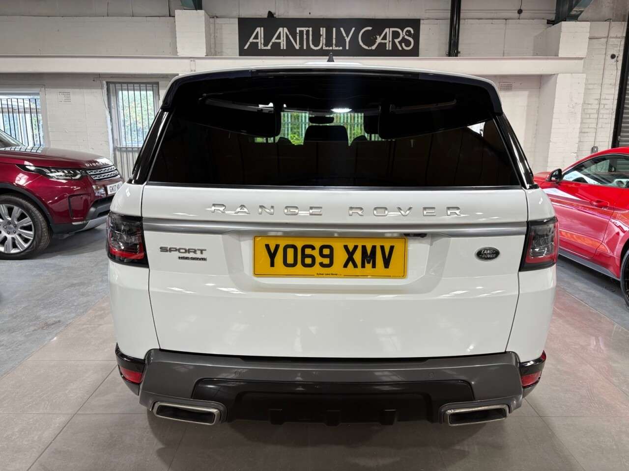 A 2020 LAND ROVER RANGE ROVER SPORT 3.0 SD V6 HSE SUV 5dr Diesel Auto 4WD Euro 6 (s/s) (306 ps) A 2020 LAND ROVER RANGE ROVER SPORT 3.0 SD V6 HSE SUV 5dr Diesel Auto 4WD Euro 6 (s/s) (306 ps)