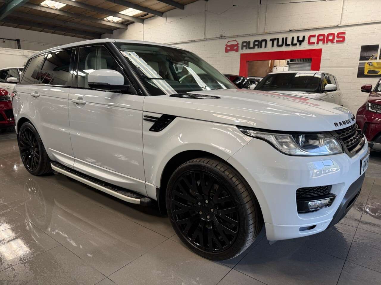 A 2015 LAND ROVER RANGE ROVER SPORT 3.0 SD V6 HSE SUV 5dr Diesel Auto 4WD Euro 5 (s/s) (306 ps) A 2015 LAND ROVER RANGE ROVER SPORT 3.0 SD V6 HSE SUV 5dr Diesel Auto 4WD Euro 5 (s/s) (306 ps)