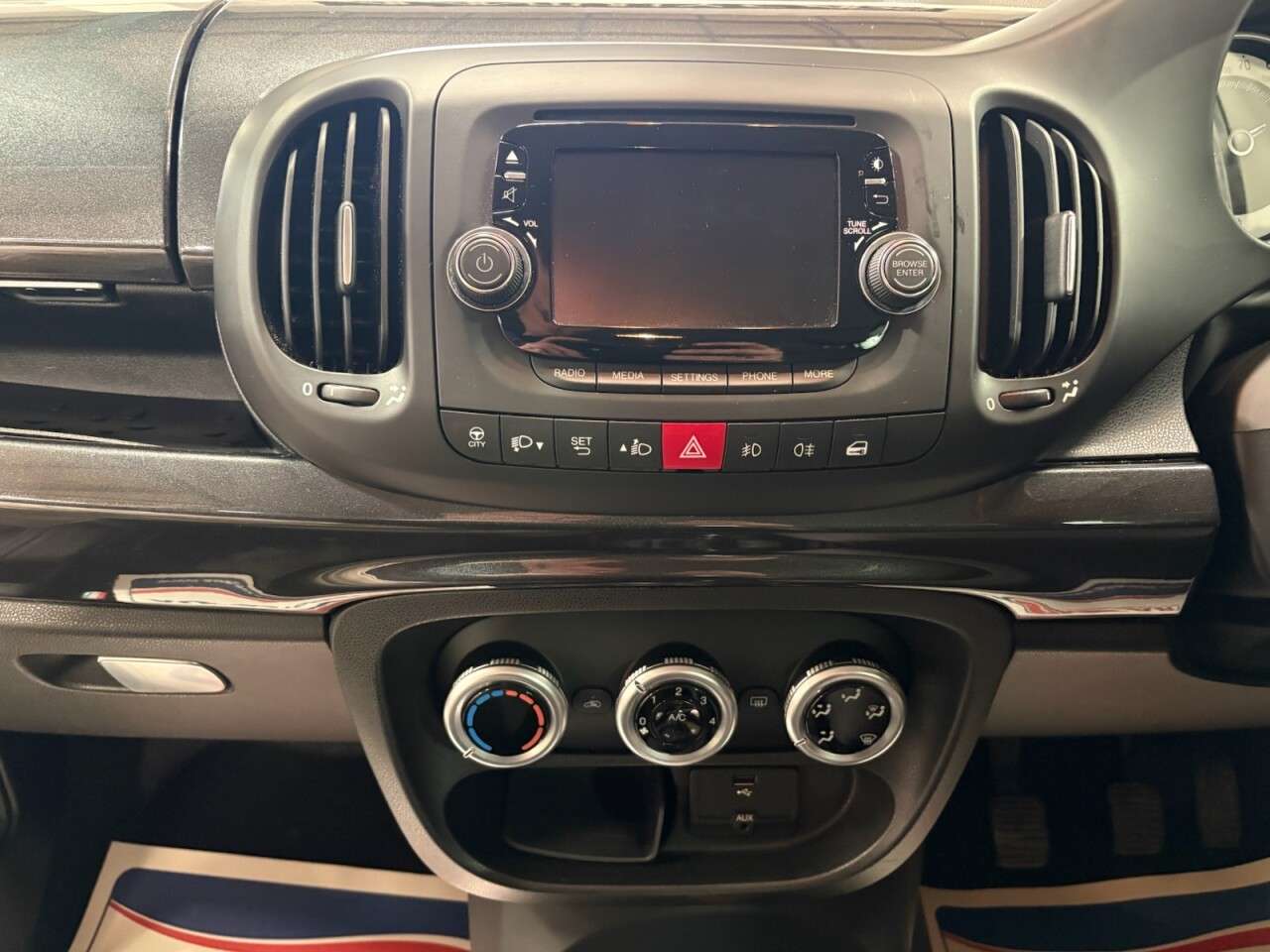 2014 FIAT 500L 2014 FIAT 500L