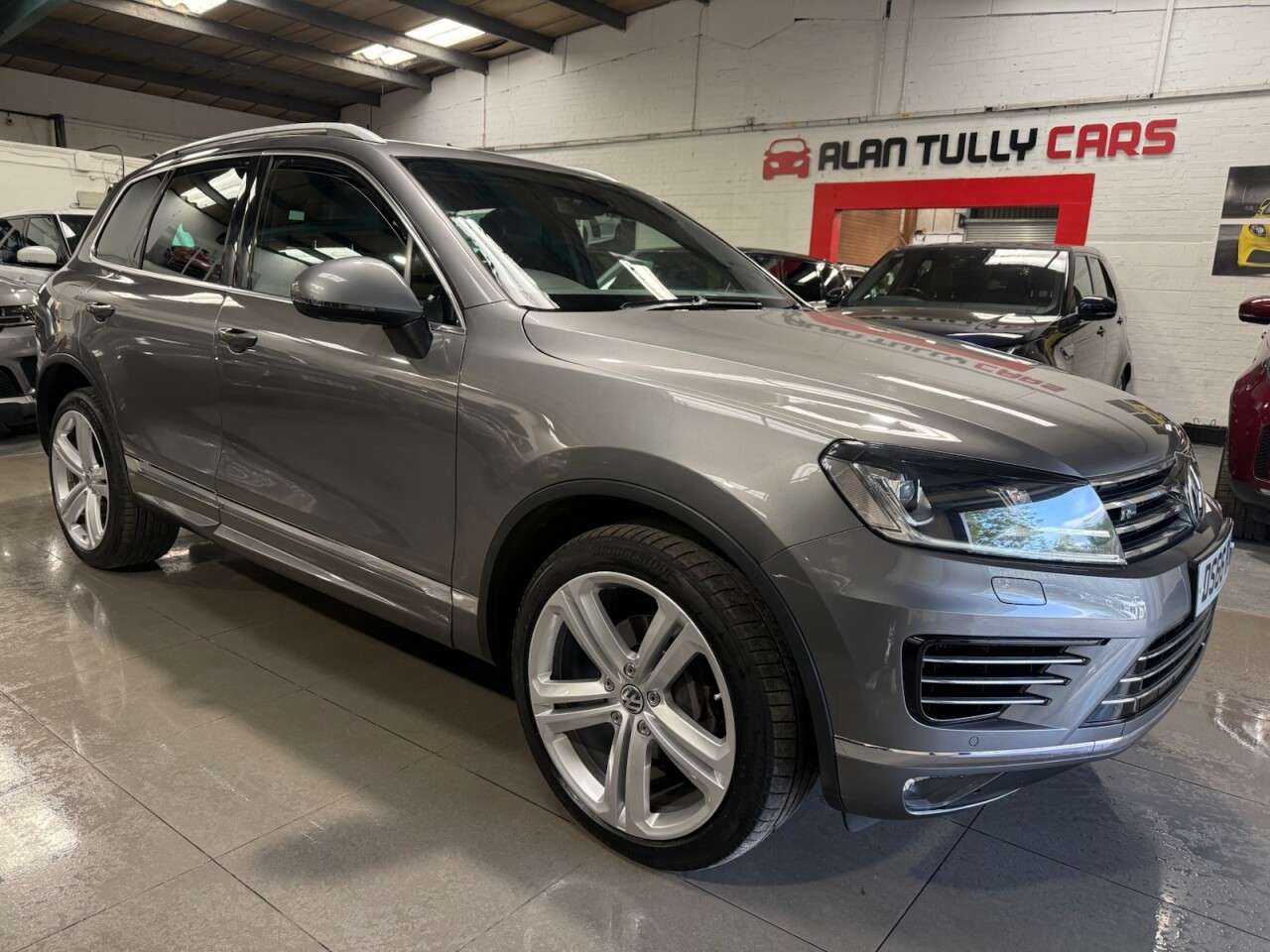 A 2016 VOLKSWAGEN TOUAREG 3.0 TDI V6 BlueMotion Tech R-Line Plus SUV 5dr Diesel Tiptronic 4WD Euro 6 A 2016 VOLKSWAGEN TOUAREG 3.0 TDI V6 BlueMotion Tech R-Line Plus SUV 5dr Diesel Tiptronic 4WD Euro 6
