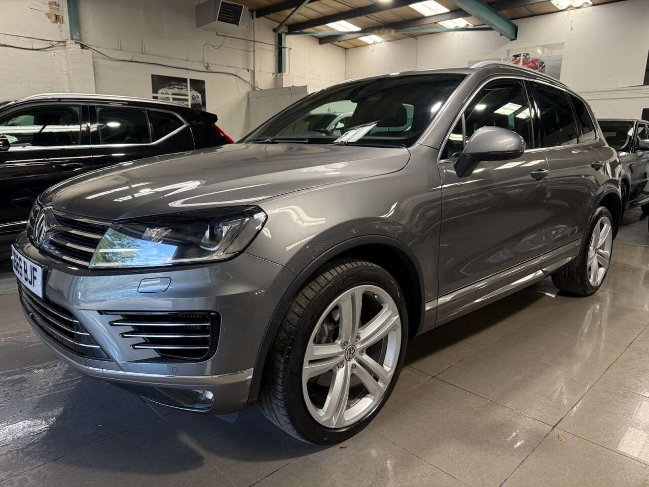 A 2016 VOLKSWAGEN TOUAREG 3.0 TDI V6 BlueMotion Tech R-Line Plus SUV 5dr Diesel Tiptronic 4WD Euro 6 A 2016 VOLKSWAGEN TOUAREG 3.0 TDI V6 BlueMotion Tech R-Line Plus SUV 5dr Diesel Tiptronic 4WD Euro 6