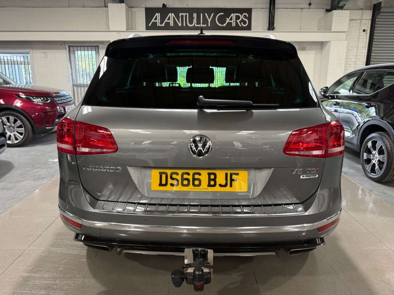 A 2016 VOLKSWAGEN TOUAREG 3.0 TDI V6 BlueMotion Tech R-Line Plus SUV 5dr Diesel Tiptronic 4WD Euro 6 A 2016 VOLKSWAGEN TOUAREG 3.0 TDI V6 BlueMotion Tech R-Line Plus SUV 5dr Diesel Tiptronic 4WD Euro 6