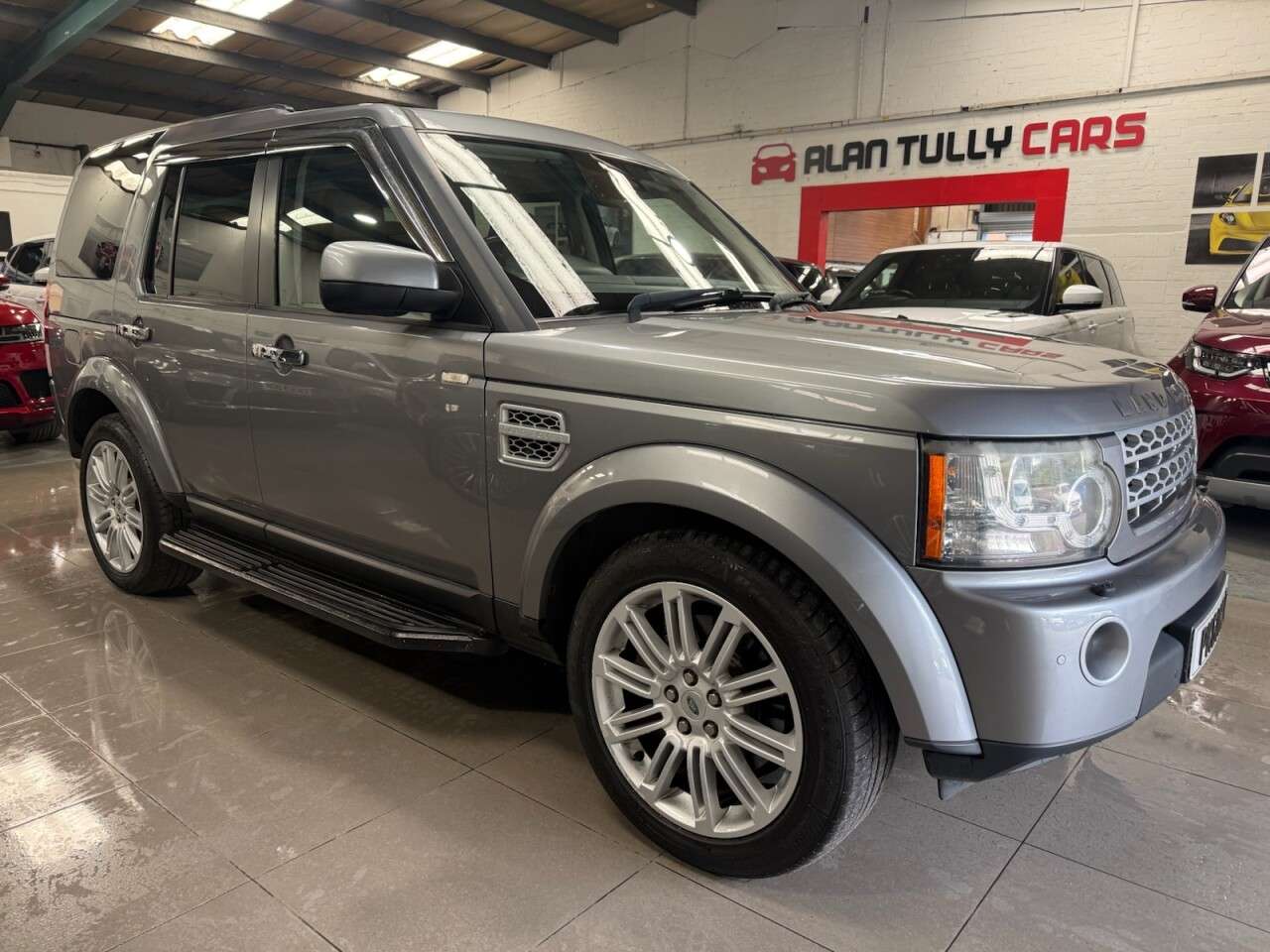 A 2011 LAND ROVER DISCOVERY 4 3.0 SD V6 HSE SUV 5dr Diesel Auto 4WD Euro 5 (255 bhp) A 2011 LAND ROVER DISCOVERY 4 3.0 SD V6 HSE SUV 5dr Diesel Auto 4WD Euro 5 (255 bhp)