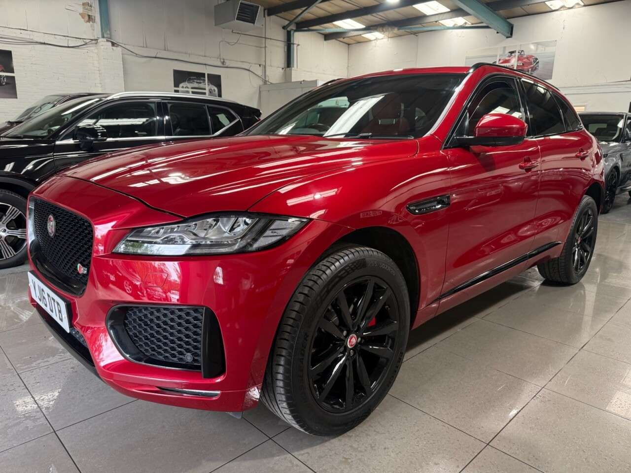A 2016 JAGUAR F-PACE 3.0 V6 S SUV 5dr Petrol Auto AWD Euro 6 (s/s) (380 ps) A 2016 JAGUAR F-PACE 3.0 V6 S SUV 5dr Petrol Auto AWD Euro 6 (s/s) (380 ps)