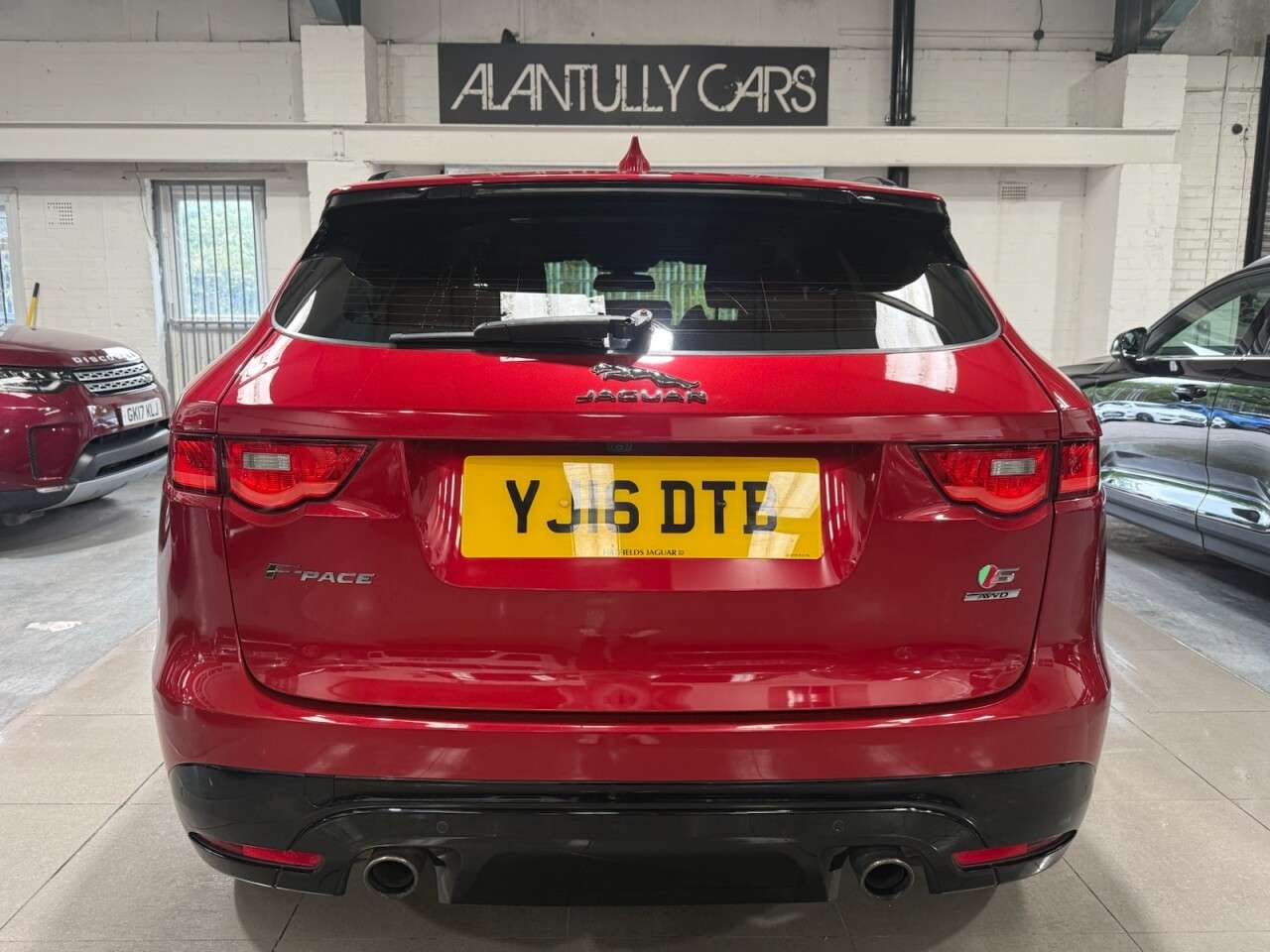 A 2016 JAGUAR F-PACE 3.0 V6 S SUV 5dr Petrol Auto AWD Euro 6 (s/s) (380 ps) A 2016 JAGUAR F-PACE 3.0 V6 S SUV 5dr Petrol Auto AWD Euro 6 (s/s) (380 ps)
