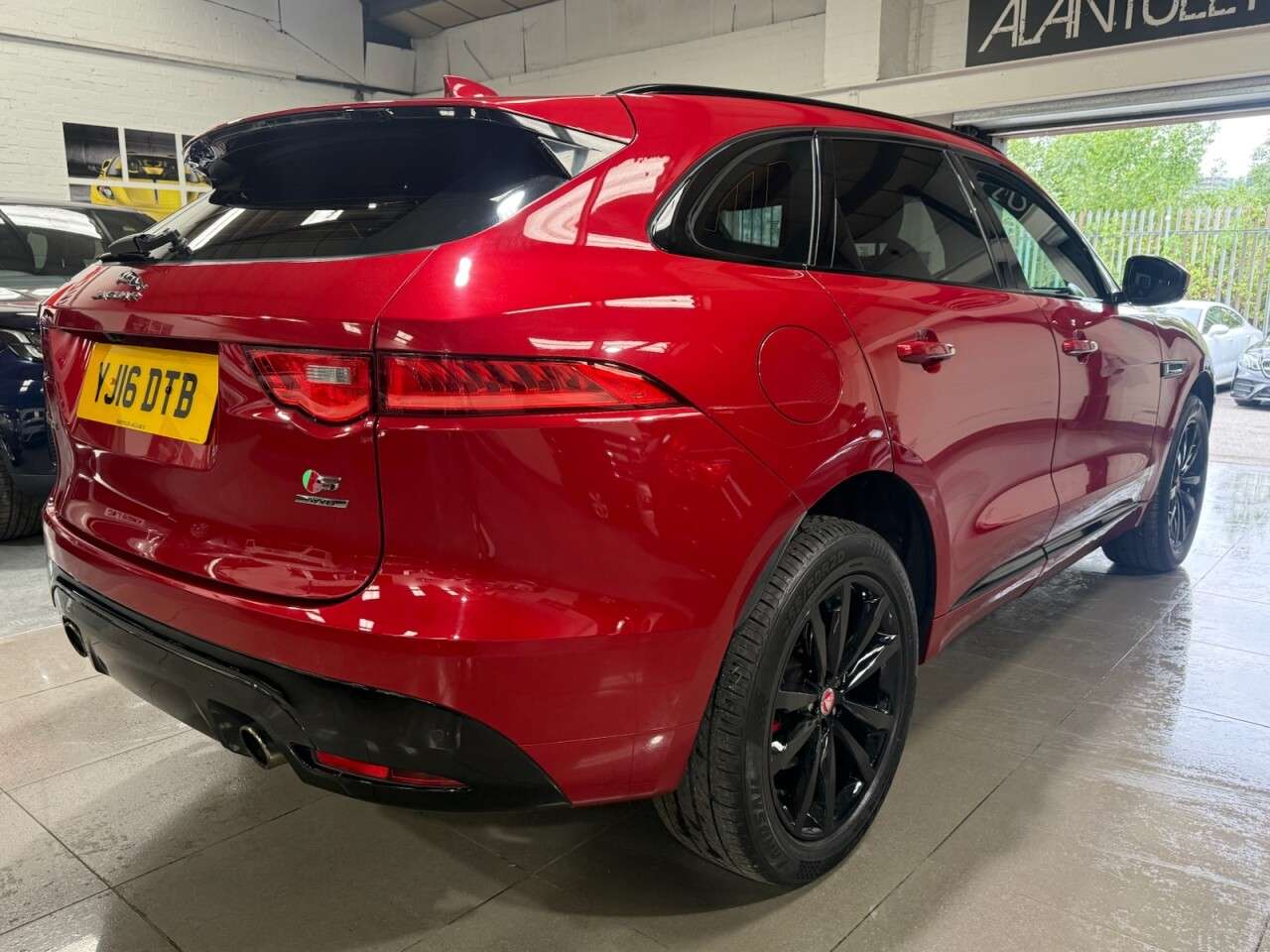 2016 JAGUAR F-PACE 2016 JAGUAR F-PACE