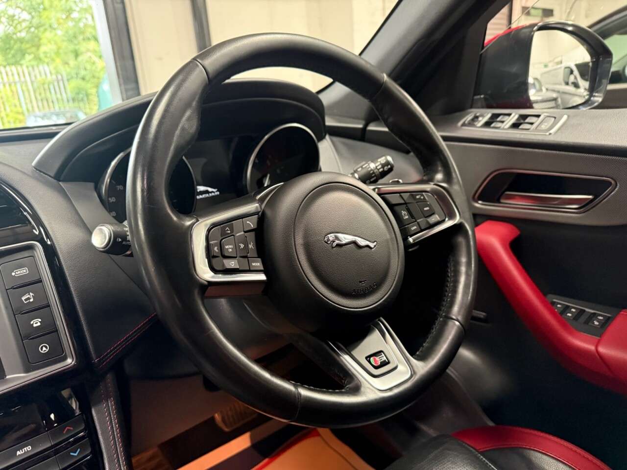2016 JAGUAR F-PACE 2016 JAGUAR F-PACE