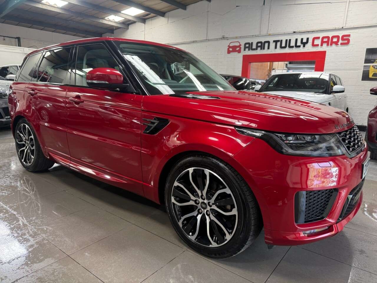 A 2019 LAND ROVER RANGE ROVER SPORT 3.0 SD V6 HSE Dynamic SUV 5dr Diesel Auto 4WD Euro 6 (s/s) (306 ps) A 2019 LAND ROVER RANGE ROVER SPORT 3.0 SD V6 HSE Dynamic SUV 5dr Diesel Auto 4WD Euro 6 (s/s) (306 ps)