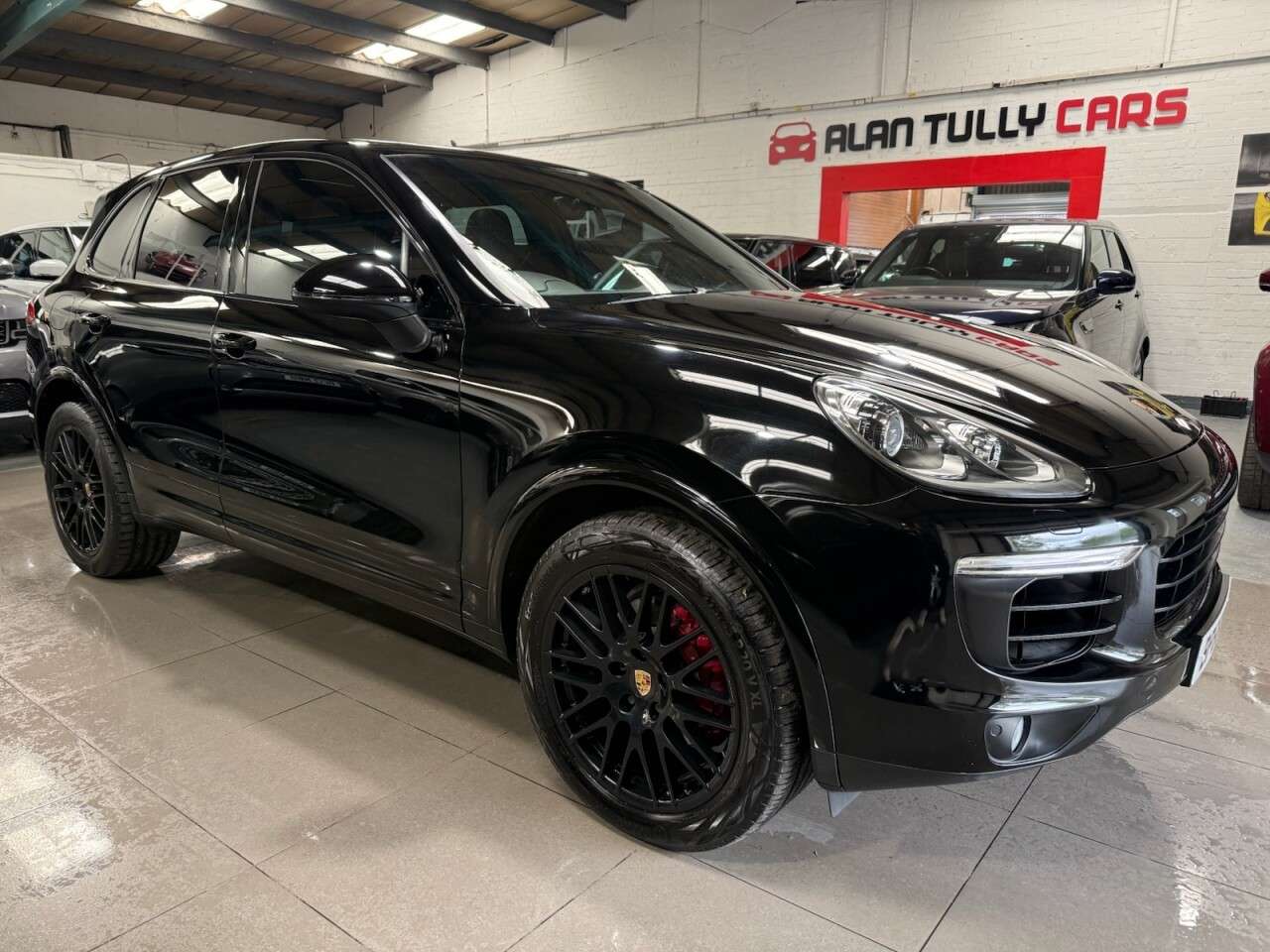 A 2016 PORSCHE CAYENNE 3.0 TD V6 Platinum Edition SUV 5dr Diesel TiptronicS 4WD Euro 6 (s/s) (262 A 2016 PORSCHE CAYENNE 3.0 TD V6 Platinum Edition SUV 5dr Diesel TiptronicS 4WD Euro 6 (s/s) (262