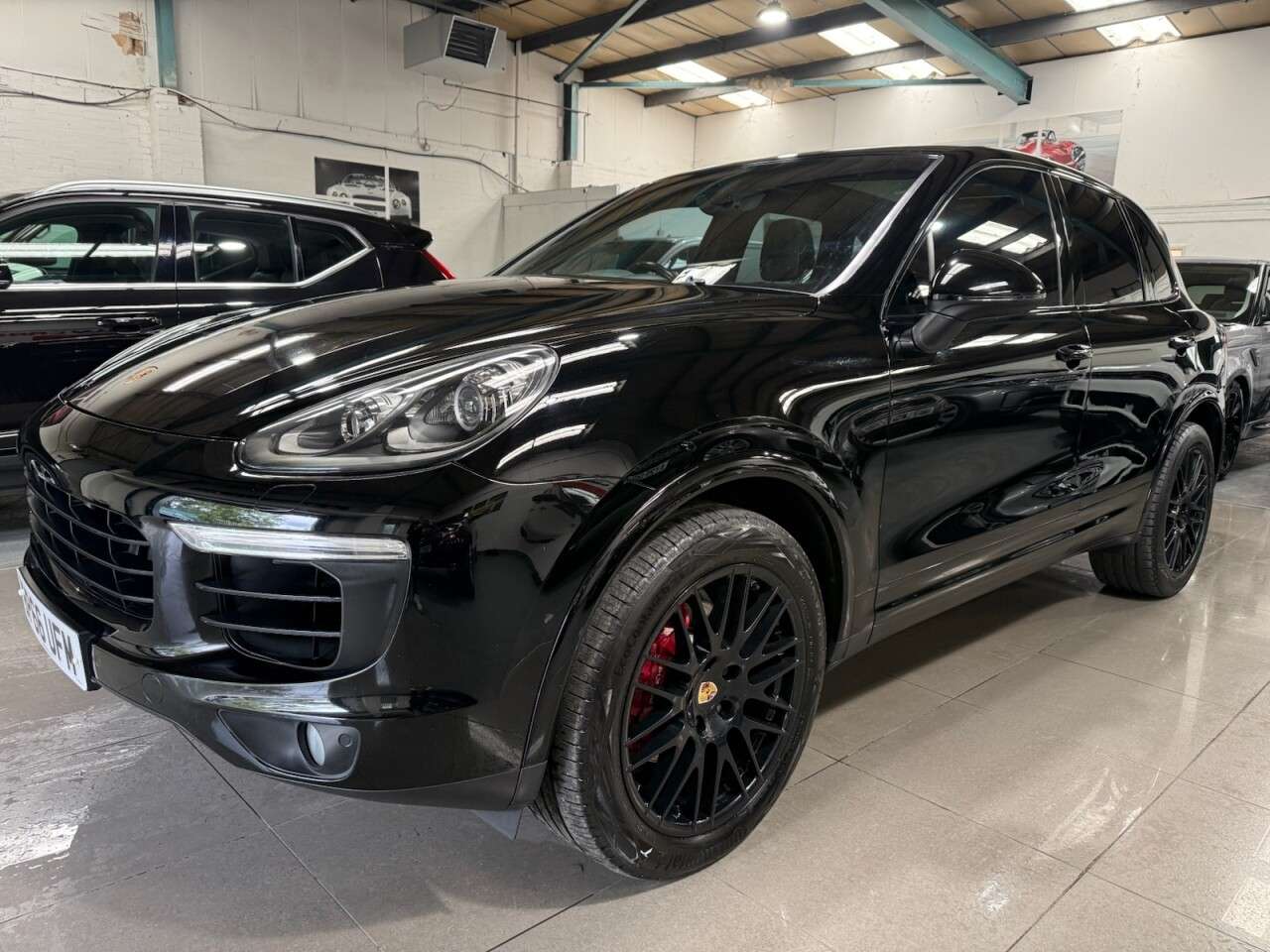 A 2016 PORSCHE CAYENNE 3.0 TD V6 Platinum Edition SUV 5dr Diesel TiptronicS 4WD Euro 6 (s/s) (262 A 2016 PORSCHE CAYENNE 3.0 TD V6 Platinum Edition SUV 5dr Diesel TiptronicS 4WD Euro 6 (s/s) (262