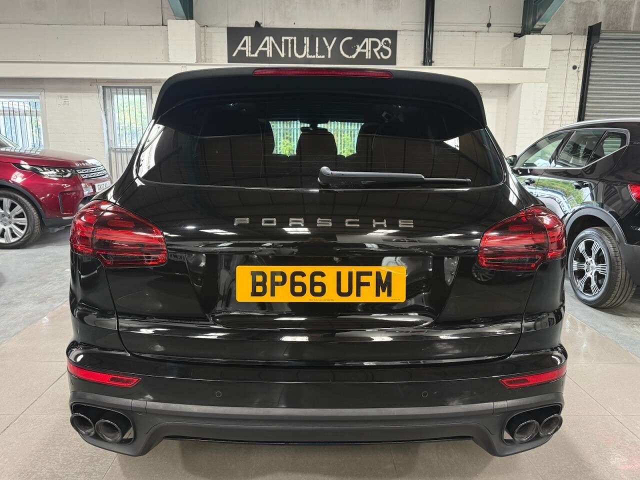 A 2016 PORSCHE CAYENNE 3.0 TD V6 Platinum Edition SUV 5dr Diesel TiptronicS 4WD Euro 6 (s/s) (262 A 2016 PORSCHE CAYENNE 3.0 TD V6 Platinum Edition SUV 5dr Diesel TiptronicS 4WD Euro 6 (s/s) (262