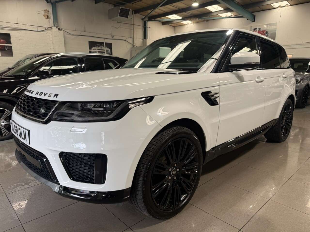 A 2019 LAND ROVER RANGE ROVER SPORT 3.0 SD V6 HSE SUV 5dr Diesel Auto 4WD Euro 6 (s/s) (306 ps) A 2019 LAND ROVER RANGE ROVER SPORT 3.0 SD V6 HSE SUV 5dr Diesel Auto 4WD Euro 6 (s/s) (306 ps)