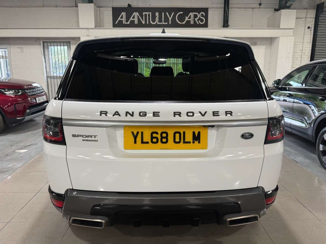 A 2019 LAND ROVER RANGE ROVER SPORT 3.0 SD V6 HSE SUV 5dr Diesel Auto 4WD Euro 6 (s/s) (306 ps) A 2019 LAND ROVER RANGE ROVER SPORT 3.0 SD V6 HSE SUV 5dr Diesel Auto 4WD Euro 6 (s/s) (306 ps)