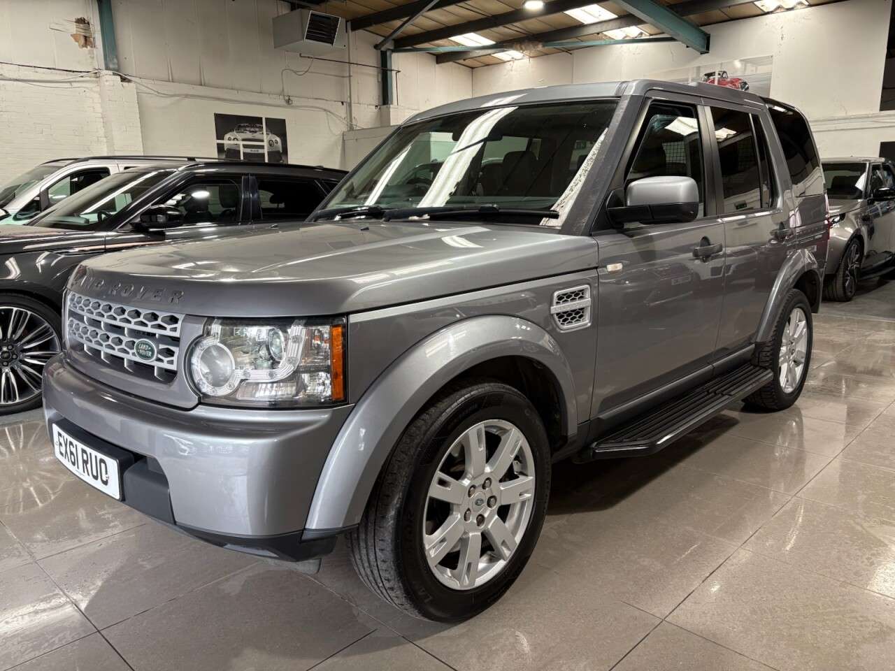 A 2011 LAND ROVER DISCOVERY 4 3.0 SD V6 GS SUV 5dr Diesel Auto 4WD Euro 5 (255 bhp) A 2011 LAND ROVER DISCOVERY 4 3.0 SD V6 GS SUV 5dr Diesel Auto 4WD Euro 5 (255 bhp)