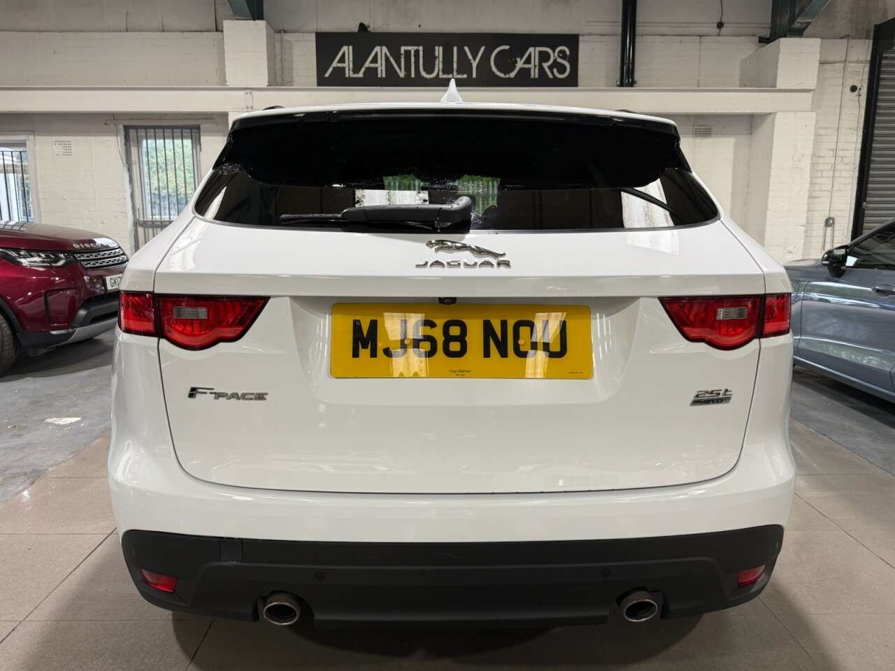 A 2018 JAGUAR F-PACE 2.0 P250i R-Sport SUV 5dr Petrol Auto AWD Euro 6 (s/s) (250 ps) A 2018 JAGUAR F-PACE 2.0 P250i R-Sport SUV 5dr Petrol Auto AWD Euro 6 (s/s) (250 ps)