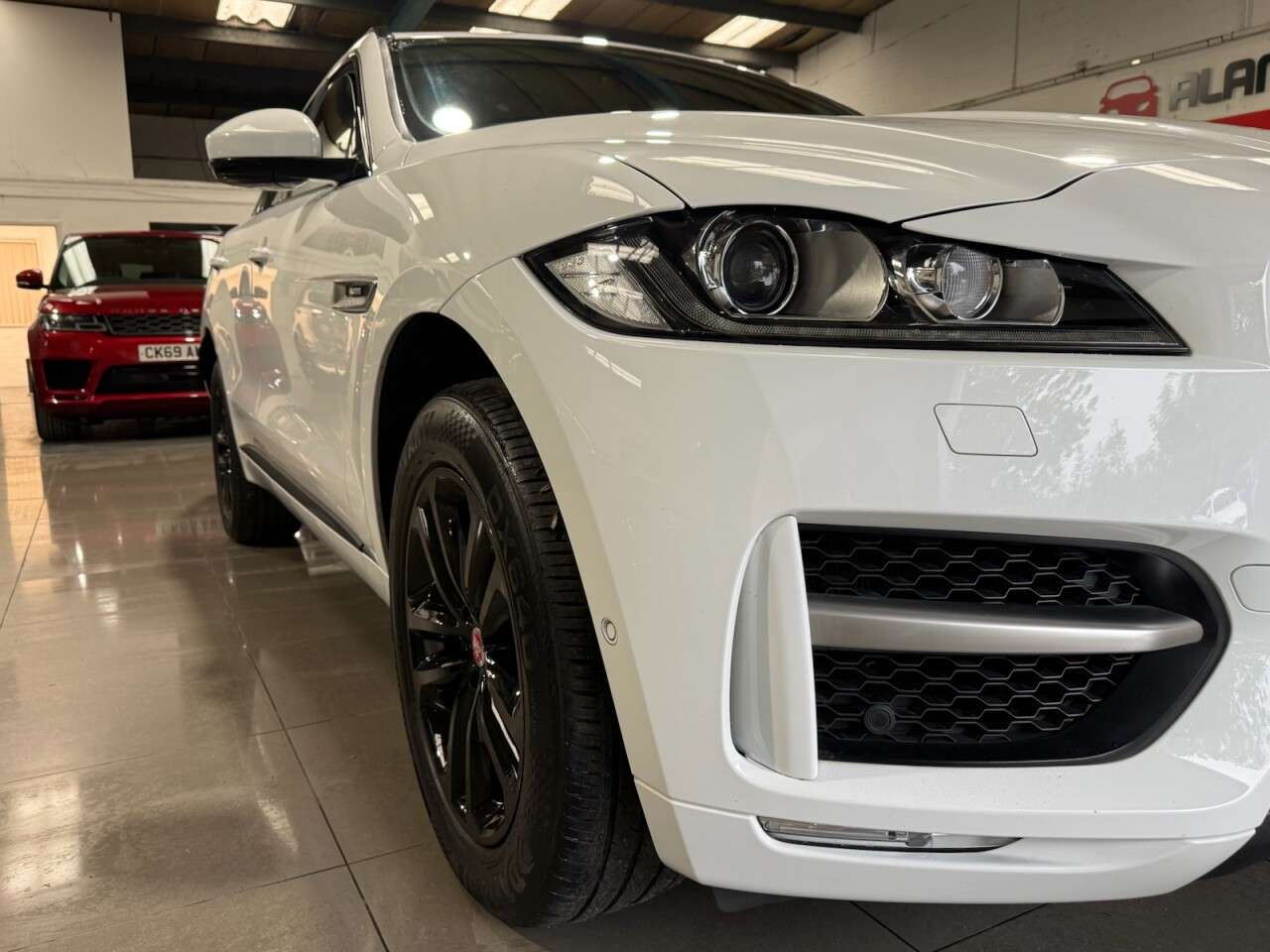 2018 JAGUAR F-PACE 2018 JAGUAR F-PACE