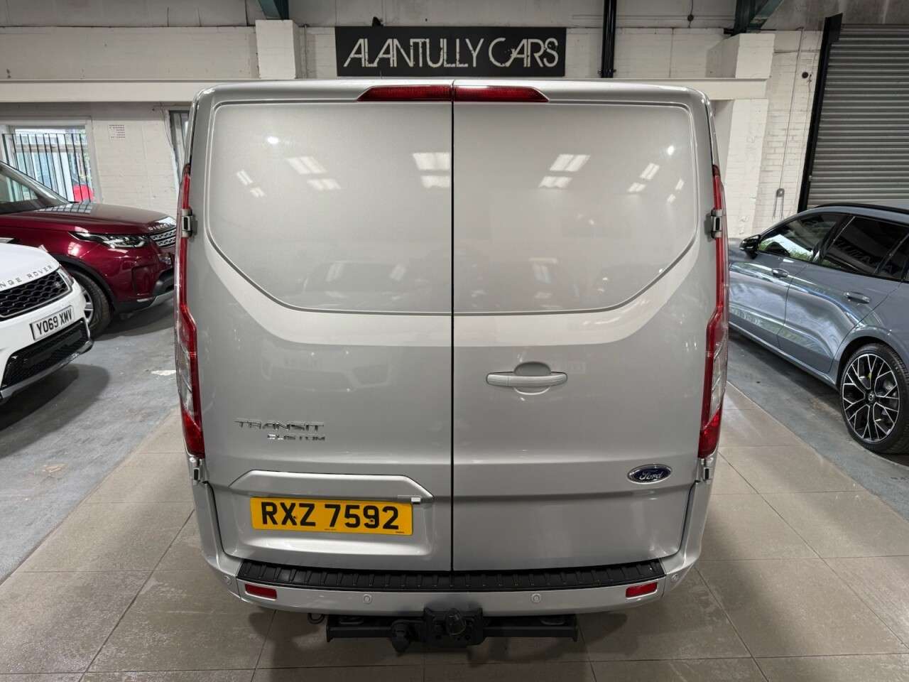 A 2022 FORD TRANSIT CUSTOM 2.0 300 EcoBlue Limited Crew Van Double Cab 5dr Diesel Manual L1 H1 Euro 6 A 2022 FORD TRANSIT CUSTOM 2.0 300 EcoBlue Limited Crew Van Double Cab 5dr Diesel Manual L1 H1 Euro 6