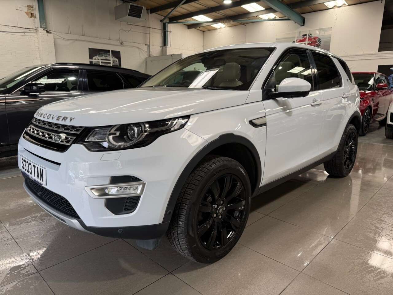 A 2018 LAND ROVER DISCOVERY SPORT 2.0 Si4 HSE Luxury SUV 5dr Petrol Auto 4WD Euro 6 (s/s) (240 ps) A 2018 LAND ROVER DISCOVERY SPORT 2.0 Si4 HSE Luxury SUV 5dr Petrol Auto 4WD Euro 6 (s/s) (240 ps)