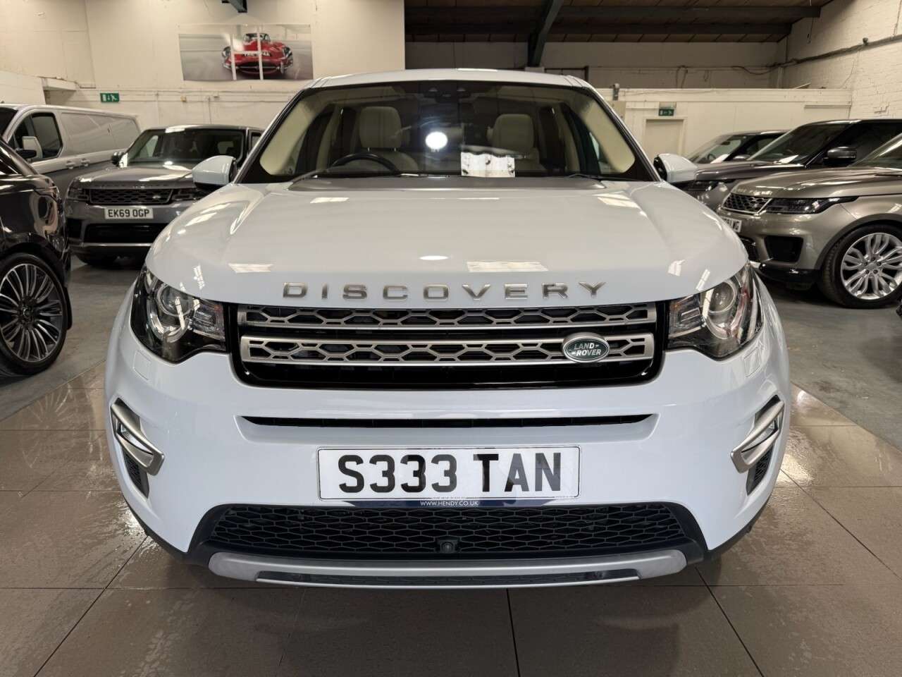 A 2018 LAND ROVER DISCOVERY SPORT 2.0 Si4 HSE Luxury SUV 5dr Petrol Auto 4WD Euro 6 (s/s) (240 ps) A 2018 LAND ROVER DISCOVERY SPORT 2.0 Si4 HSE Luxury SUV 5dr Petrol Auto 4WD Euro 6 (s/s) (240 ps)