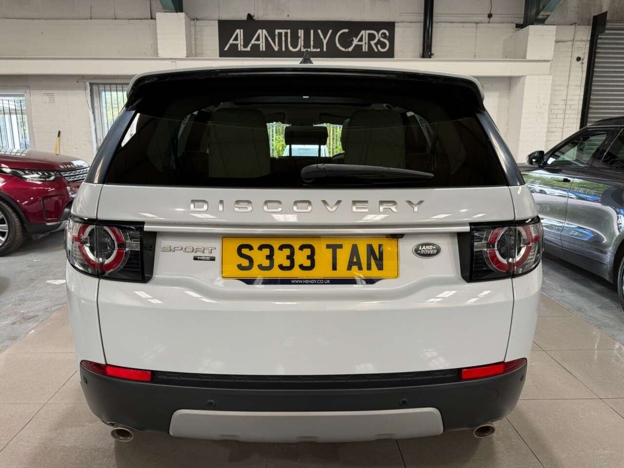 A 2018 LAND ROVER DISCOVERY SPORT 2.0 Si4 HSE Luxury SUV 5dr Petrol Auto 4WD Euro 6 (s/s) (240 ps) A 2018 LAND ROVER DISCOVERY SPORT 2.0 Si4 HSE Luxury SUV 5dr Petrol Auto 4WD Euro 6 (s/s) (240 ps)
